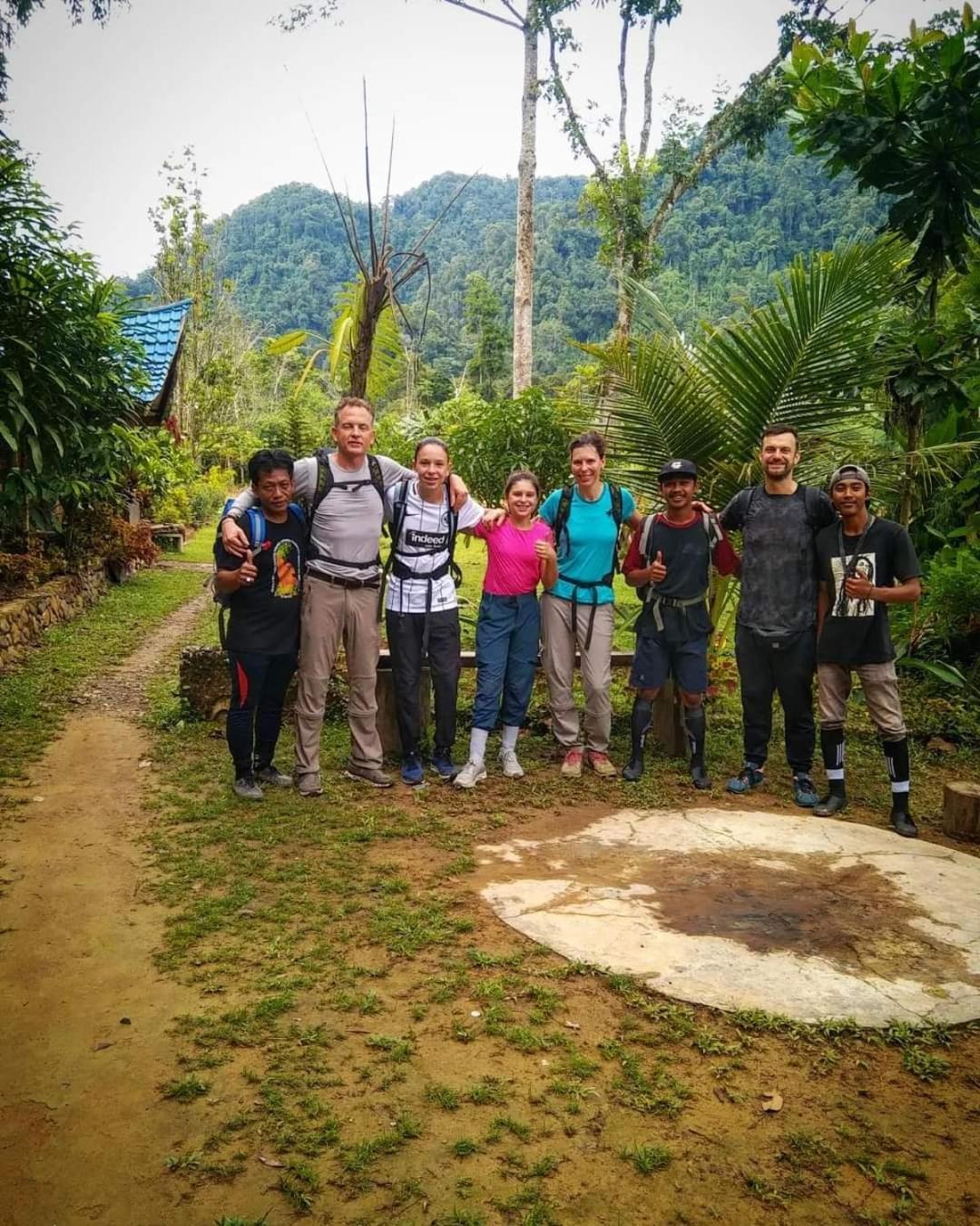Batu Kapal Guest House & Jungle Trekking Bukit Lawang Exterior foto