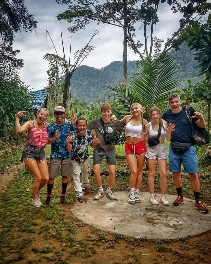 Batu Kapal Guest House & Jungle Trekking Bukit Lawang Exterior foto