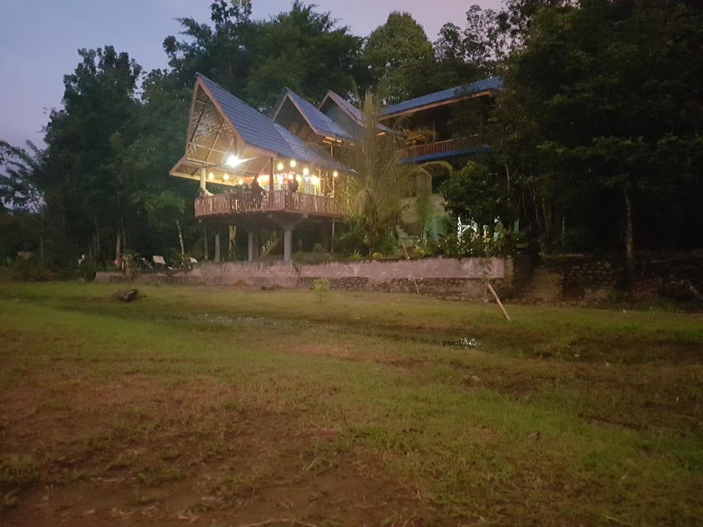 Batu Kapal Guest House & Jungle Trekking Bukit Lawang Exterior foto